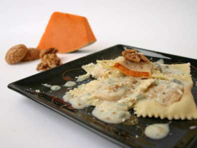 Ravioli di zucca su fonduta di gorgonzola, noci sbriciolate e pepe nero ... e una vincita! - foto 3
