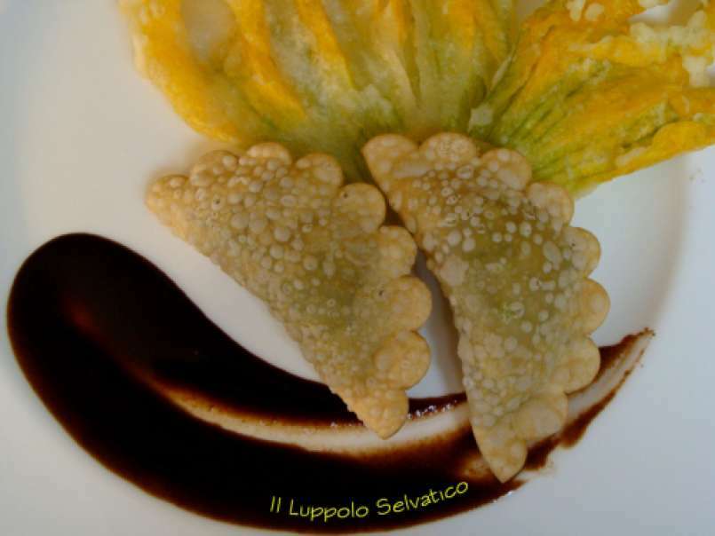 Ravioli di zucchine fritti e fiori in pastella con salsa all aceto balsamico - foto 4