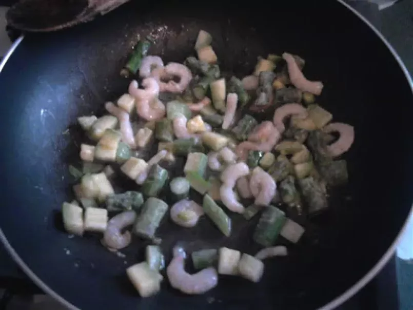 Rigatoni con gamberi asparagi e zucchine, alici al limone - foto 6