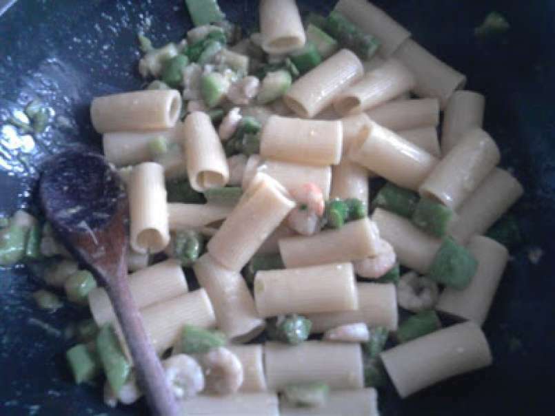Rigatoni con gamberi asparagi e zucchine, alici al limone - foto 7