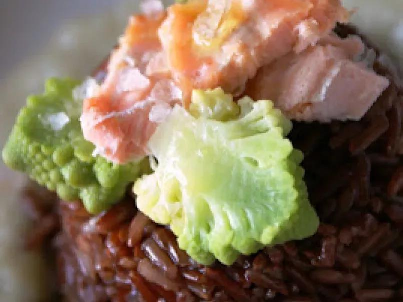 Sformatini di riso thai rosso con salmone e broccolo romanesco su crema di topinambur - foto 4