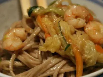 Soba Noodles con gamberi e verdure