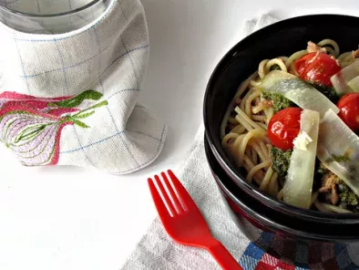 Spaghetti al Tonno e Pomodorini con Scaglie di Cacioricotta e Crema di Basilico