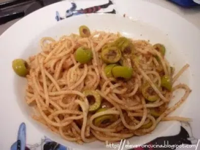 Spaghetti alla bottarga e olive