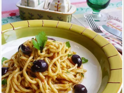 Spaghetti alla chitarra con tonno e olive
