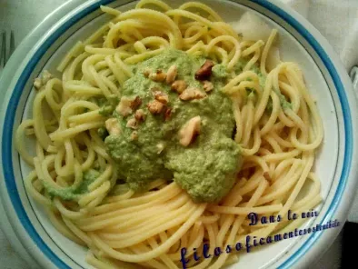 Spaghetti alla crema di asparagi, ricotta e noci