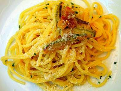 Spaghetti allo zafferano con zucchine e pistacchi di Bronte (Recipe also in English) - foto 3