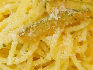 Spaghetti allo zafferano con zucchine e pistacchi di Bronte (Recipe also in English) - foto 4