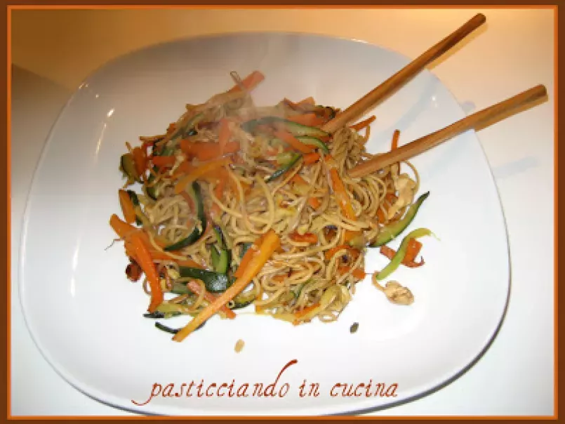 Spaghetti cinesi con pollo e verdure - foto 4
