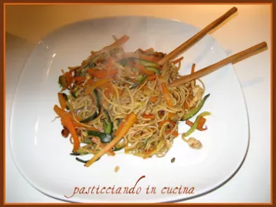 Spaghetti cinesi con pollo e verdure - foto 4