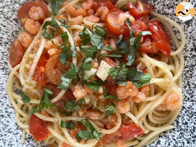 Spaghetti con gamberetti e pomodorini, la ricetta veloce di un primo piatto gustoso - foto 2