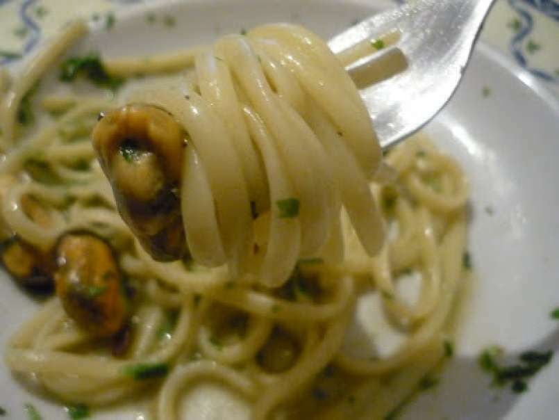 Spaghetti con le cozze in bianco - foto 4