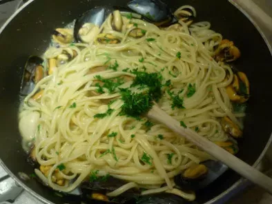 Spaghetti con le cozze in bianco - foto 5