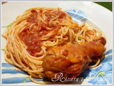 Spaghetti con pollo in salsa