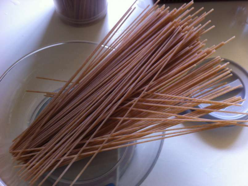 Spaghetti di farro pomodoro fresco e pancetta - foto 3