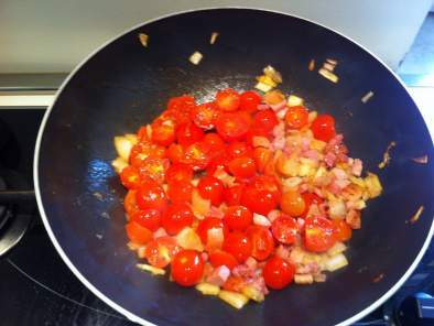 Spaghetti di farro pomodoro fresco e pancetta - foto 2