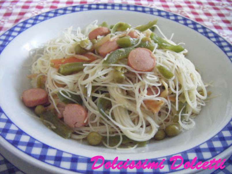 Spaghetti di riso con verdure e wurstel - foto 2