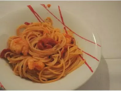 Spaghetti gamberi e pomodori datterini