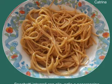Spaghetti integrali con olio, aglio e peperoncino