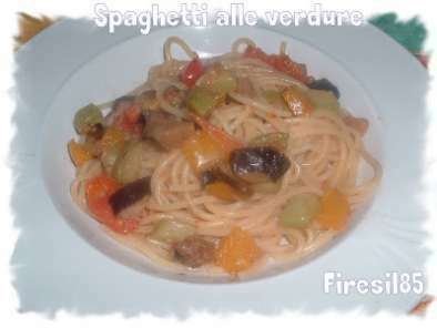 Spaghetti integrali con sugo di verdure