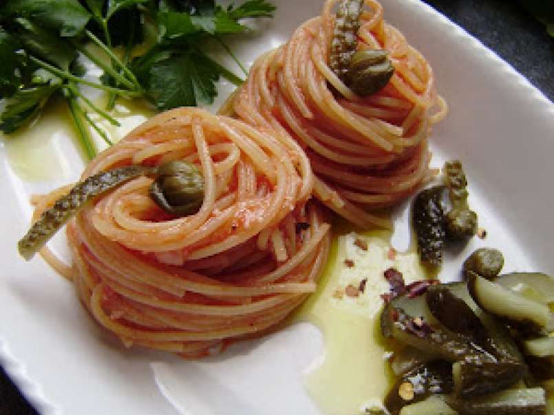 Spaghetti piccantini alla puttanesca con variante