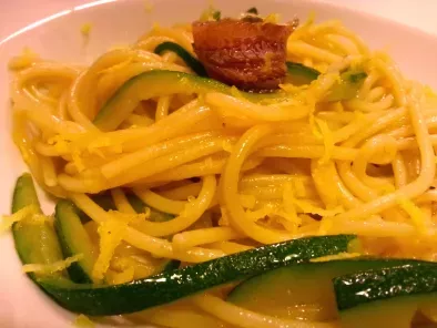 Spaghetti zucchine ed alici al profumo di limone