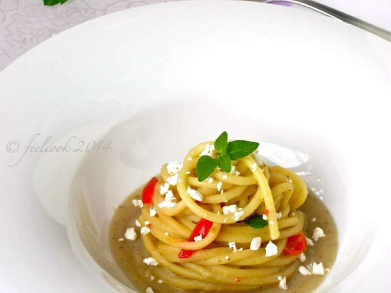 Spaghettoni con crema di melanzane, pomodorini e feta - foto 2