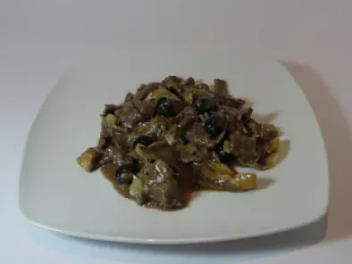 Straccetti di manzo con carciofini, olive e aceto balsamico - foto 2