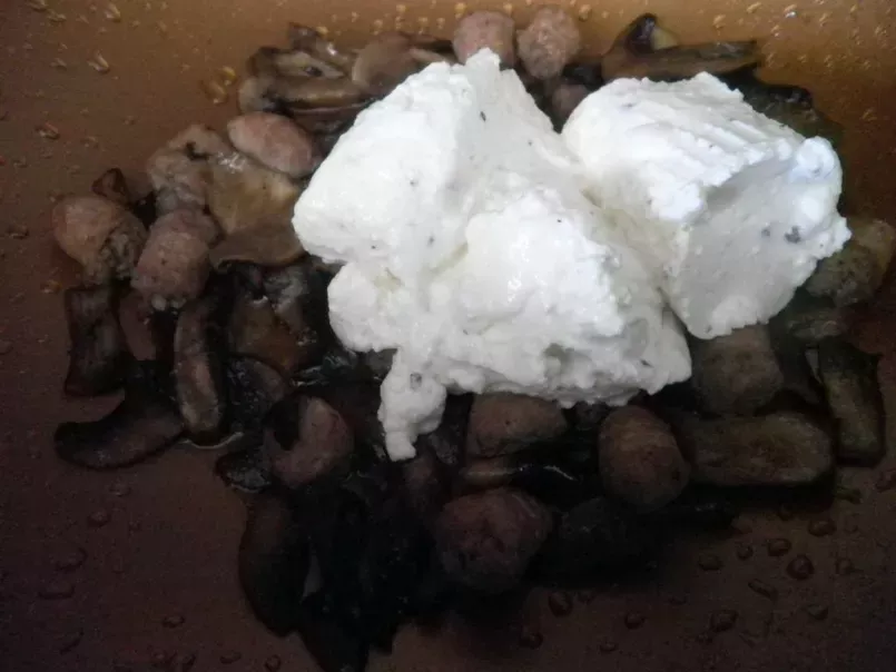Tagliatelle al cacao con Ricotta al Tartufo salsiccia e funghi - foto 4