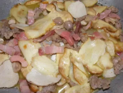 Tagliatelle salsiccia fresca pancetta e funghi porcini - foto 2