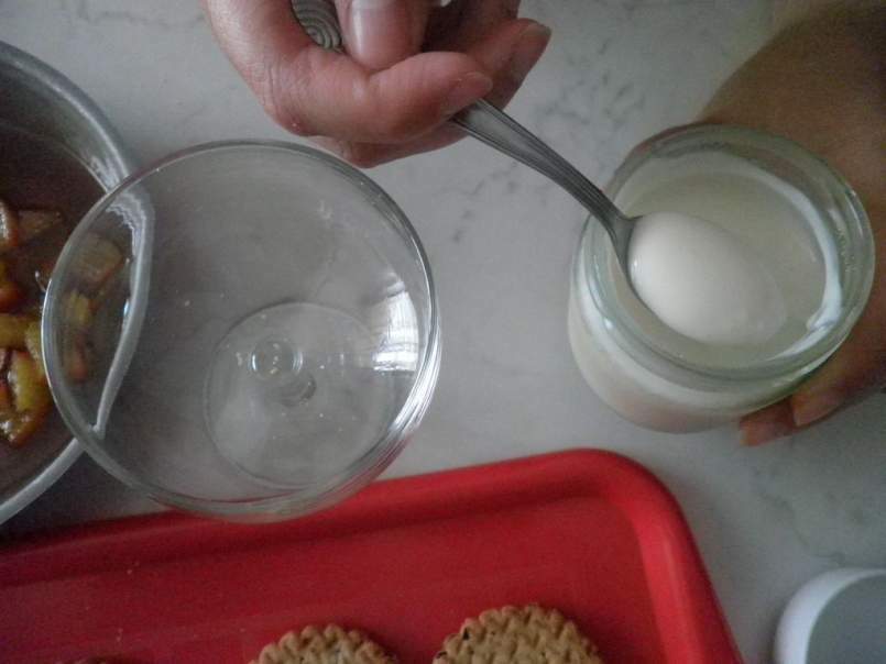 Tiramisu allo yogurt con pesche noci caramellate alla cannella - foto 6