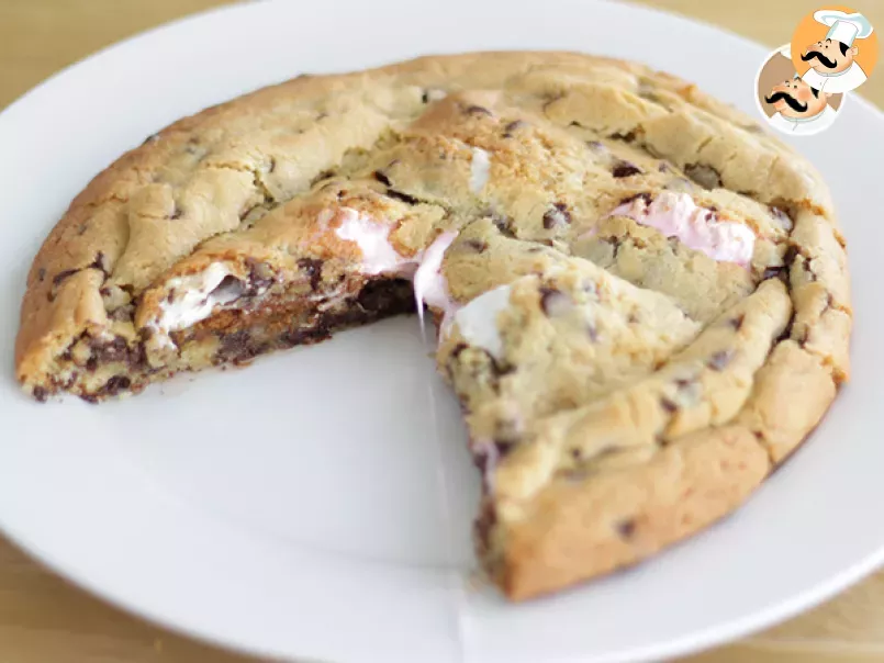 Torta cookie con cioccolato e marshmallows