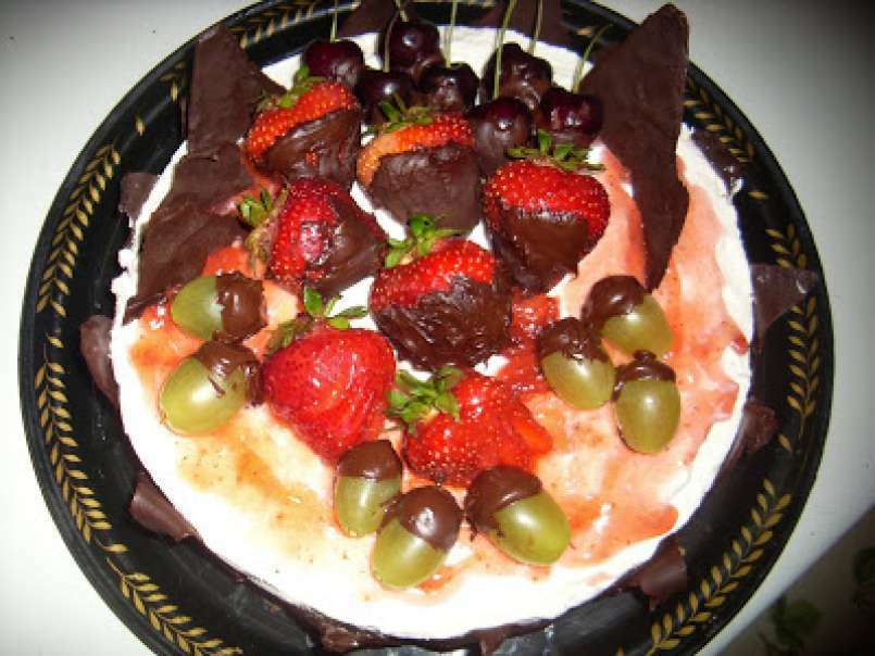 Trionfo di frutta su torta fredda allo yogurt per il compleanno di mia suocera - foto 3