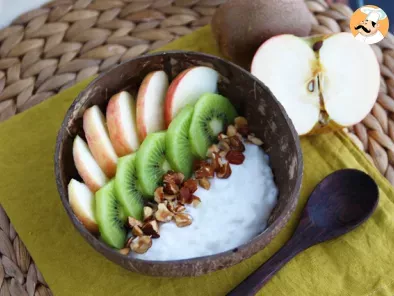 Yogurt al cocco, mela, kiwi e nocciole - Merenda sana ed equilibrata