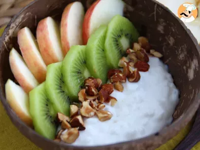 Yogurt al cocco, mela, kiwi e nocciole - Merenda sana ed equilibrata - foto 2