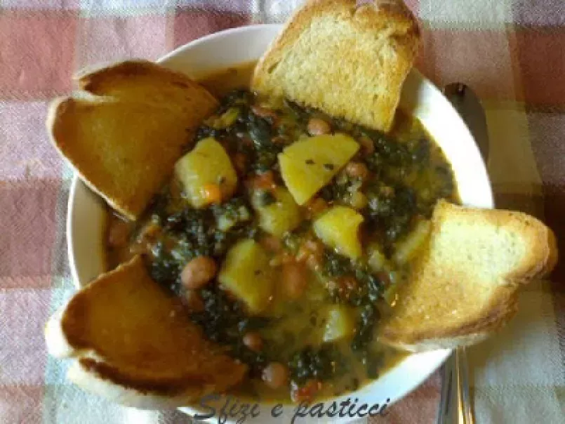 Zuppa di patate e cavolo nero