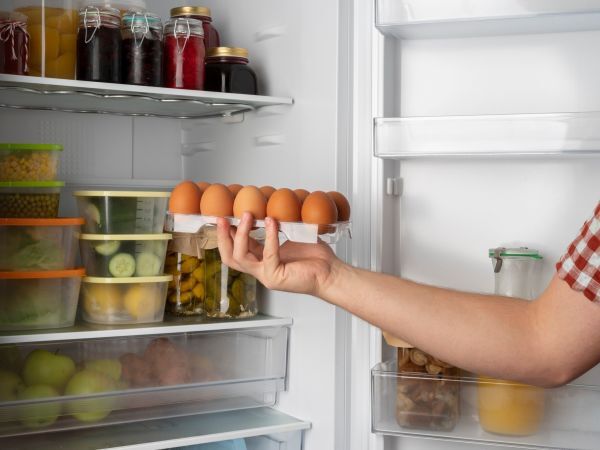 Mai mettere questi 5 alimenti vicini in frigorifero!