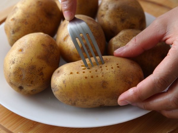 Le patate devono davvero essere bucherellate prima della cottura? Abbiamo indagato!
