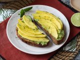 Ricetta Avocado toast con mango e lime: una ricetta fresca, veloce e ricca di gusto