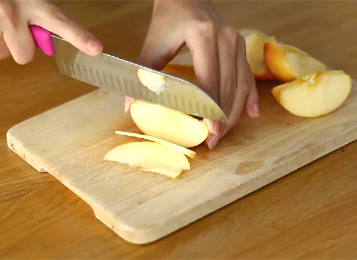 Fase 1: Ammorbidire le mele (il trucco del microonde)