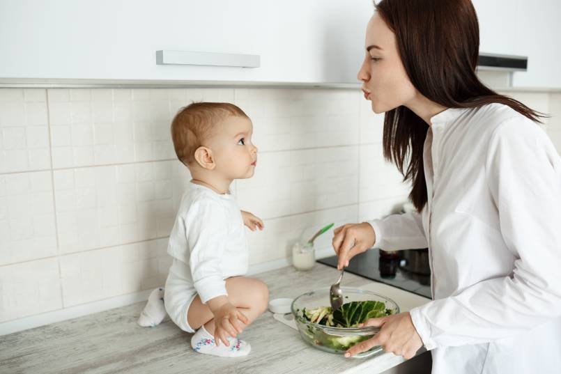 L'alimentazione complementare dovrebbe iniziare esattamente a 6 mesi .