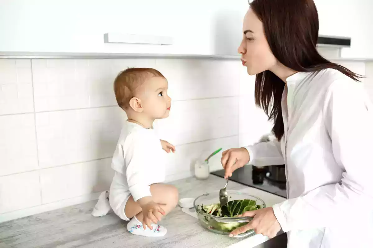 L'alimentazione complementare dovrebbe iniziare esattamente a 6 mesi .