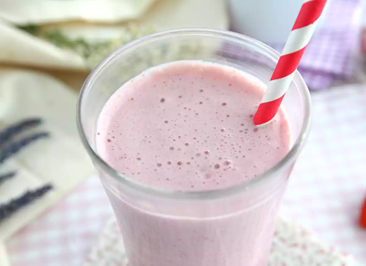 Milkshake con fragole mature: buono, veloce e anti-spreco