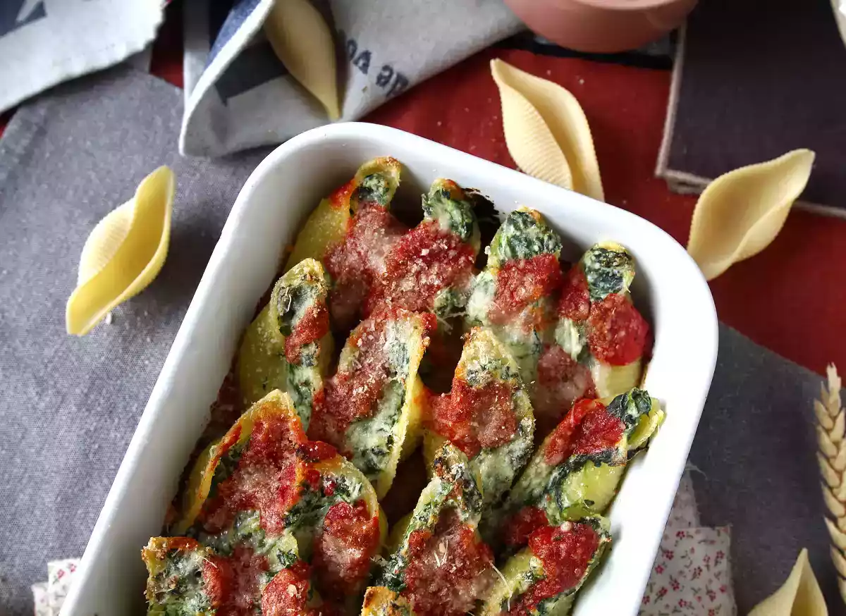 5. Conchiglioni al forno: il comfort food vegetariano che si prepara da solo