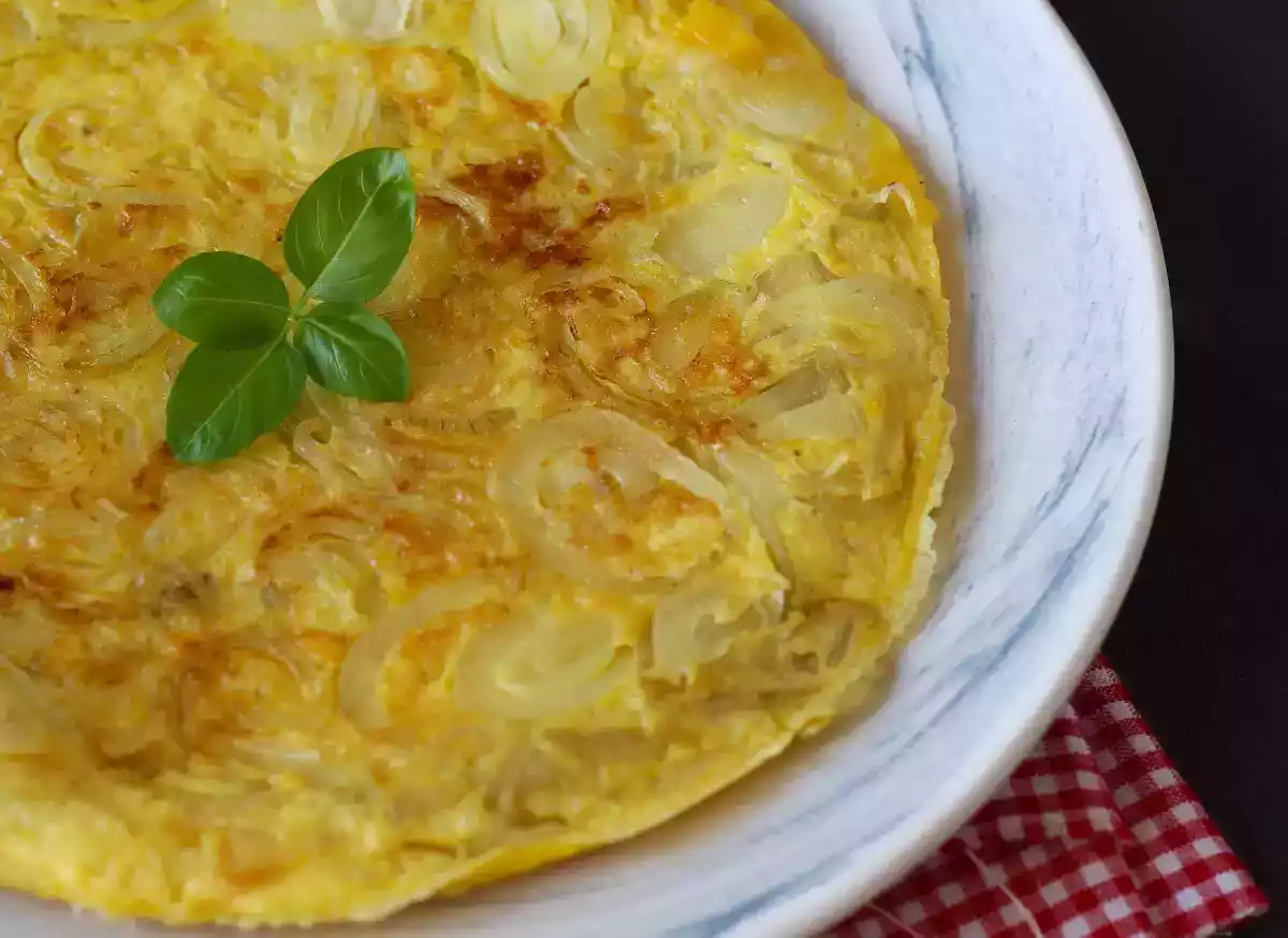 8. Frittata di cipolle: semplice, saporita e perfetta da portare nel cestino
