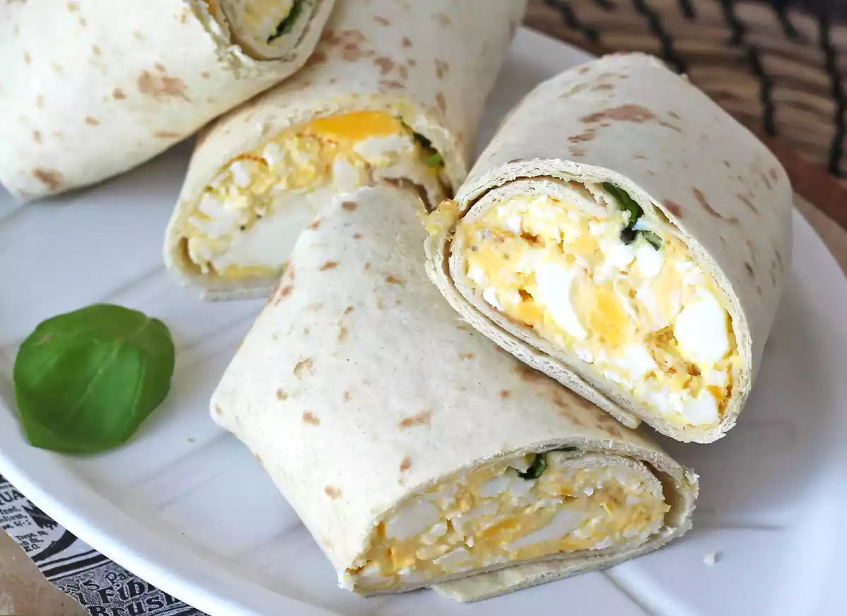 4. wrap proteico con uova e feta