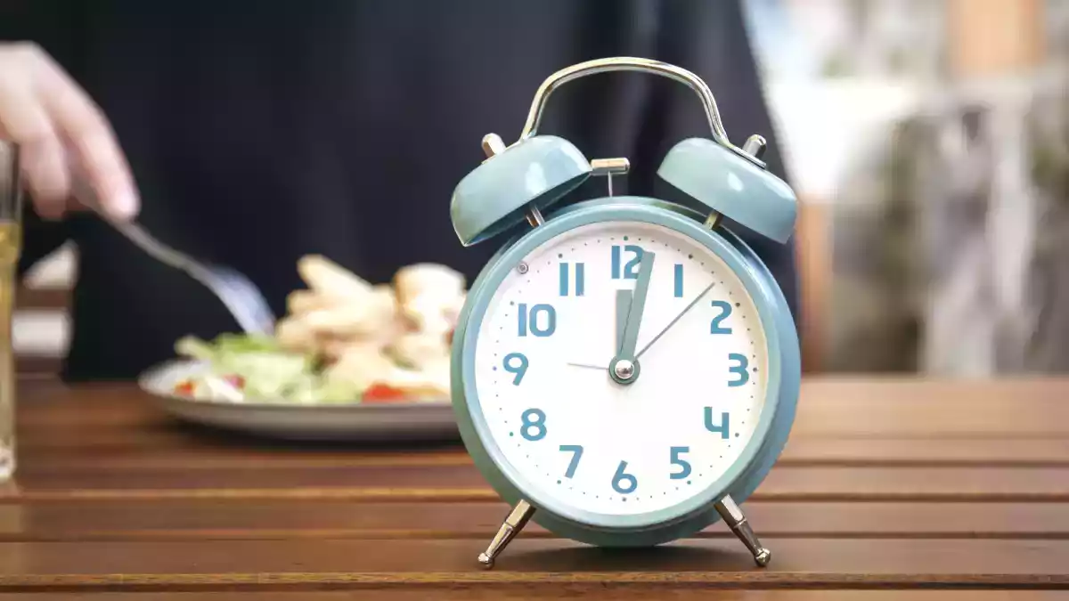 Cambio dell'ora: come scombussola la nostra alimentazione (e cosa possiamo fare)