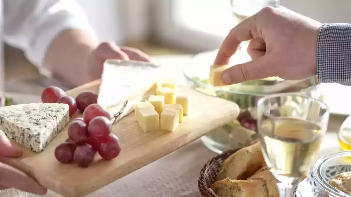 9 formaggi iconici di tutto il mondo che vi faranno viaggiare senza uscire di casa