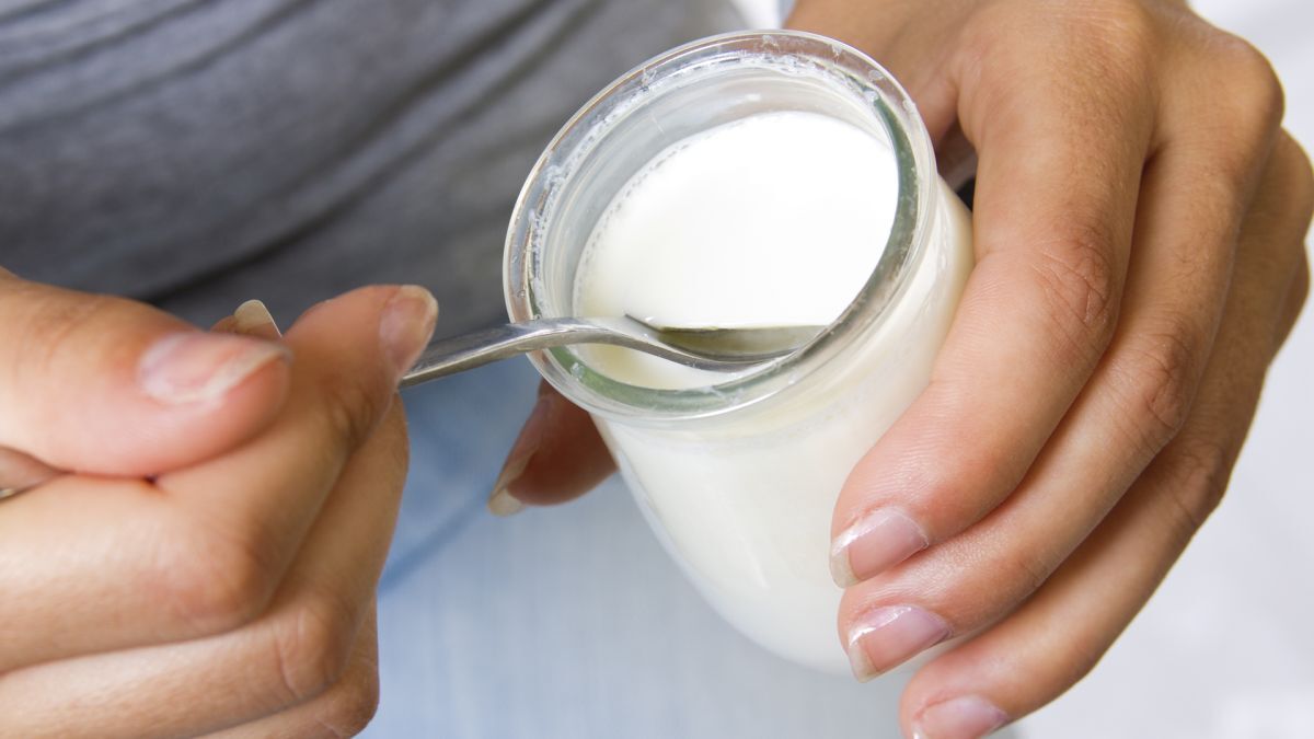 Quel liquido nello yogurt è oro puro: ecco perché non buttarlo