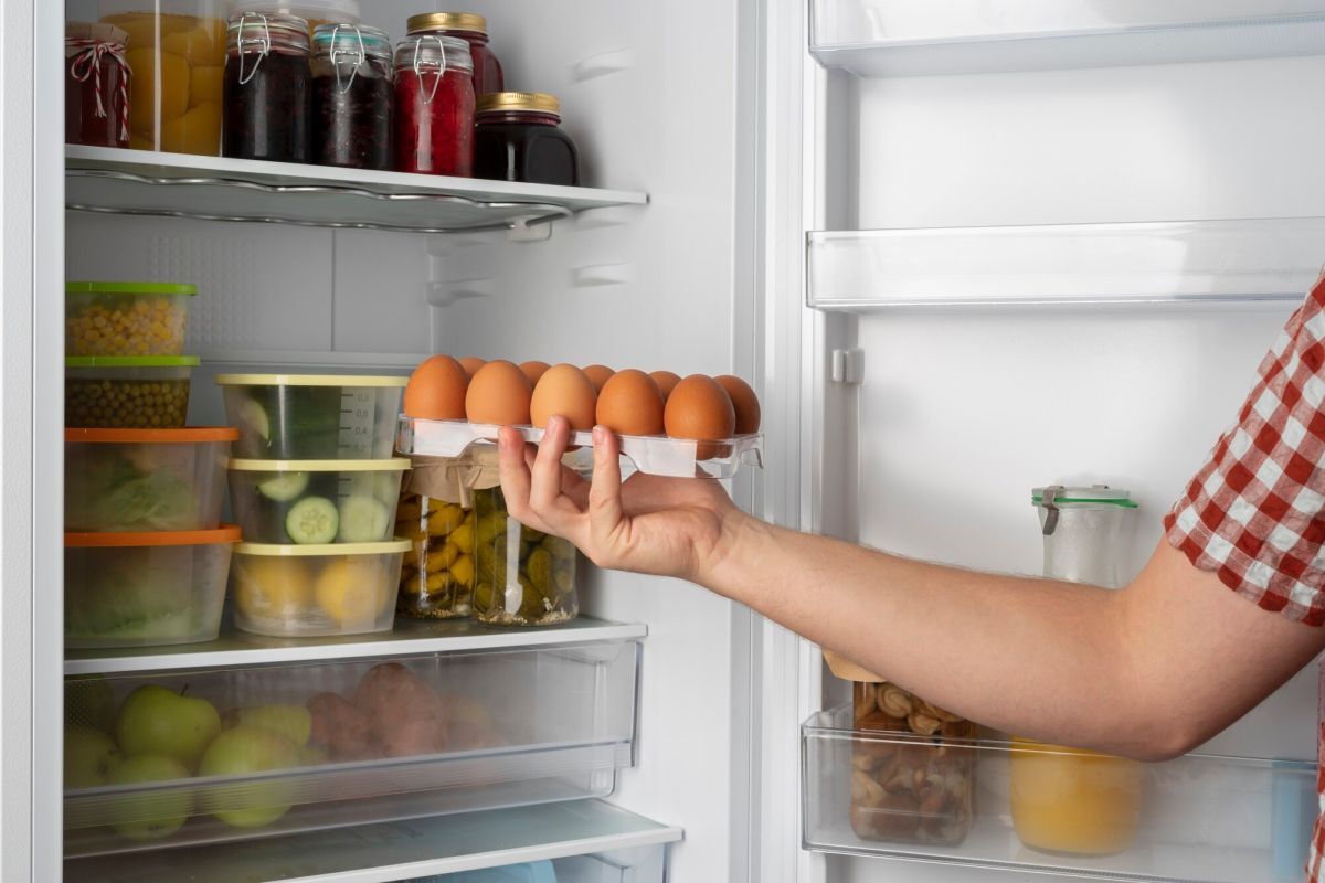 Mai mettere questi 5 alimenti vicini in frigorifero!